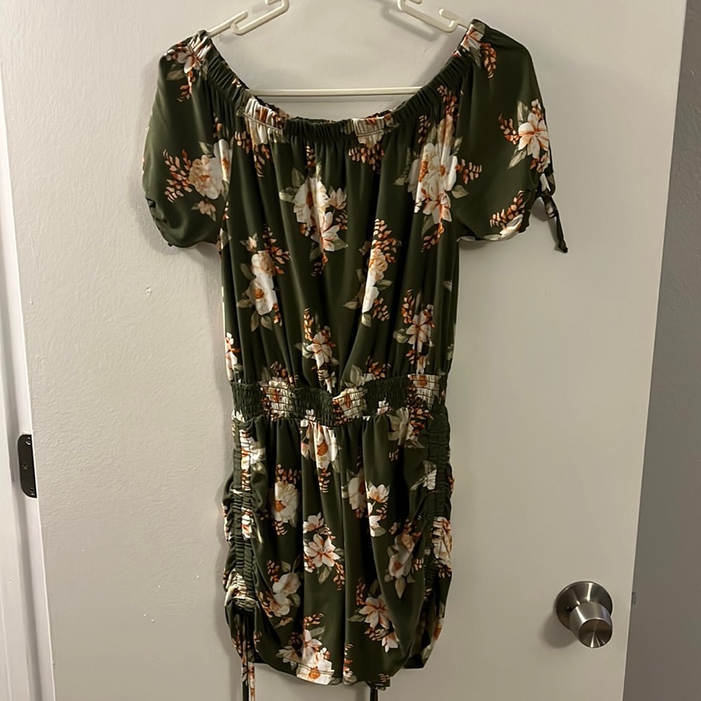 Derek Heart Women’s Green Floral Romper - Medium